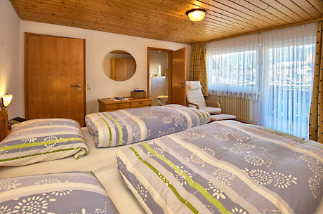 Das Schlafzimmer der Ferienwohnung Rehblick im Haus Faller in Hinterzarten.